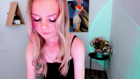 midnighteaura online show from May 7, 2026, 3:23 am