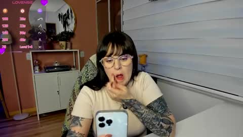 Luna online show from April 12, 2026, 12:26 am