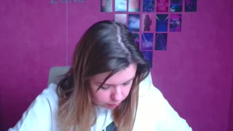 Mariana online show from November 3, 2025, 12:17 pm