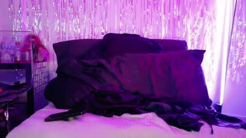 Midnightrose online show from June 17, 2026, 7:55 am