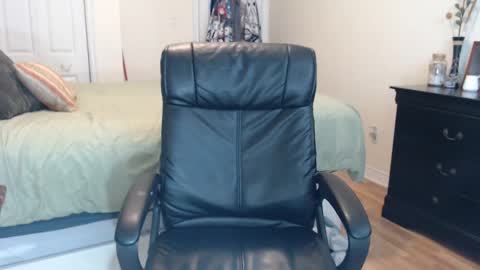 Snapshot of midsummernightsdream chatting on March 11, 2025, 7:25 pm MidsummerNightsDream online show from March 11, 2025, 7:25 pm