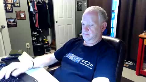 midwestdad09 online show from April 26, 2026, 10:57 am