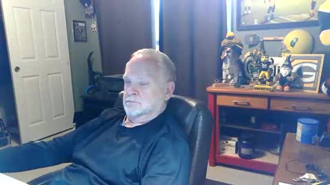 midwestdad09 online show from May 5, 2026, 4:48 pm