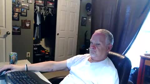midwestdad09 online show from May 7, 2026, 9:53 pm