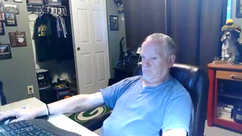 midwestdad09 online show from May 11, 2026, 10:54 am