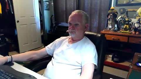 midwestdad09 online show from May 13, 2026, 7:11 pm