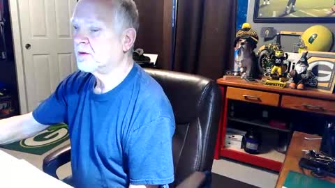 midwestdad09 online show from May 17, 2026, 10:22 am