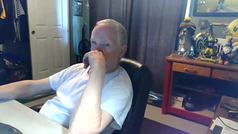 midwestdad09 online show from May 19, 2026, 7:09 pm
