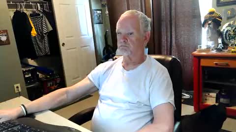 midwestdad09 online show from May 21, 2026, 9:22 pm