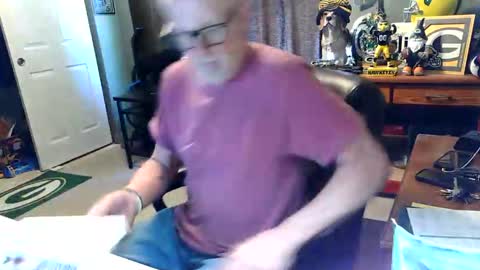 Snapshot of midwestdad09 chatting on June 2, 2026, 6:43 pm midwestdad09 online show from June 2, 2026, 6:43 pm