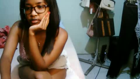 Snapshot of miel_07 chatting on March 2, 2026, 9:43 pm miel_07 online show from March 2, 2026, 9:43 pm