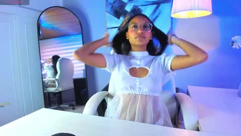 miel_ambar online show from May 7, 2026, 1:38 pm