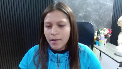 Snapshot of miel_canela chatting on March 4, 2025, 2:06 am Canelita online show from March 4, 2025, 2:06 am
