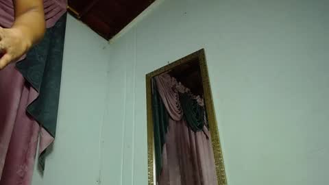 mielsquirt online show from February 8, 2025, 8:42 am