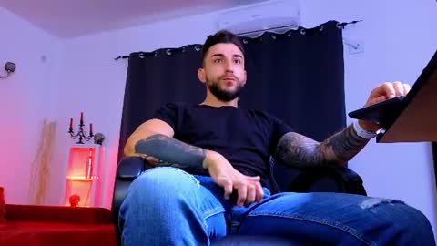 MightyAaron online show from August 4, 2026, 3:21 am