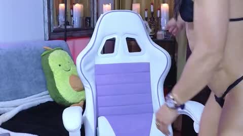 Snapshot of mightylaura chatting on March 19, 2026, 12:58 am Laura online show from March 19, 2026, 12:58 am