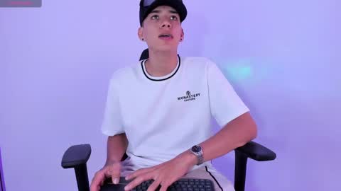 Snapshot of miguel_cagee chatting on October 24, 2025, 10:39 pm miguel_cagee online show from October 24, 2025, 10:39 pm
