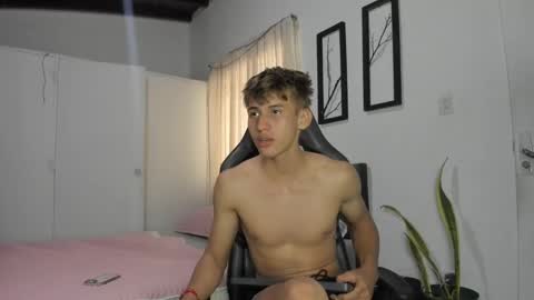 Snapshot of miguel_hz chatting on January 16, 2025, 2:51 pm Miguel Hernandez online show from January 16, 2025, 2:51 pm