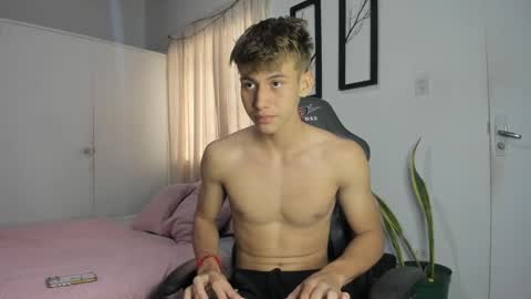 Snapshot of miguel_hz chatting on January 17, 2025, 2:18 pm Miguel Hernandez online show from January 17, 2025, 2:18 pm