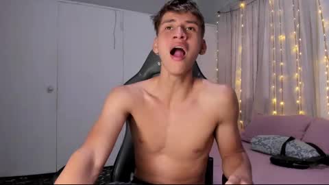 Snapshot of miguel_hz chatting on March 6, 2025, 8:27 pm Miguel Hernandez online show from March 6, 2025, 8:27 pm