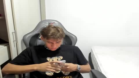 Snapshot of miguel_hz chatting on October 20, 2025, 3:29 am Miguel Hernandez online show from October 20, 2025, 3:29 am