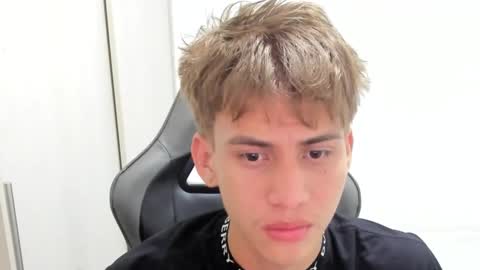 Snapshot of miguel_hz chatting on October 23, 2025, 11:31 am Miguel Hernandez online show from October 23, 2025, 11:31 am