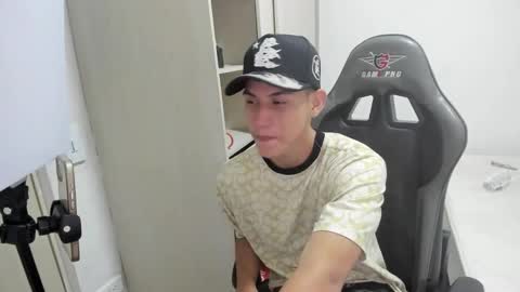 Snapshot of miguel_hz chatting on November 16, 2025, 4:18 am Miguel Hernandez online show from November 16, 2025, 4:18 am