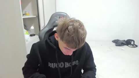 Snapshot of miguel_hz chatting on December 15, 2025, 11:31 pm Miguel Hernandez online show from December 15, 2025, 11:31 pm