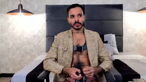 miguelsanfrancisco online show from November 17, 2025, 3:07 pm