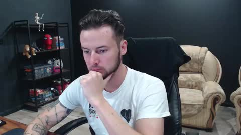 Snapshot of mihasikd chatting on October 13, 2025, 6:35 am Misha Winchester online show from October 13, 2025, 6:35 am