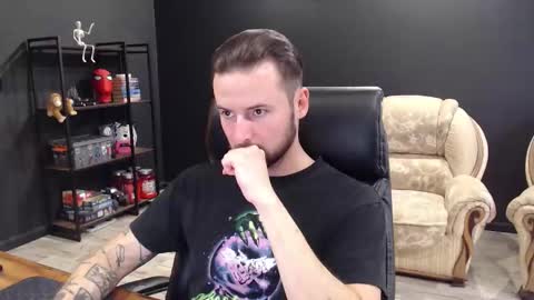 Snapshot of mihasikd chatting on October 16, 2025, 9:43 am Misha Winchester online show from October 16, 2025, 9:43 am