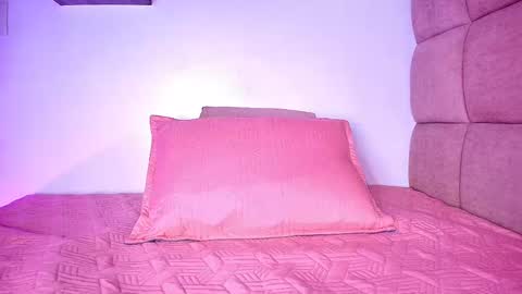 Snapshot of miia_01_ chatting on September 20, 2025, 11:55 am Mia  online show from September 20, 2025, 11:55 am