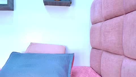 Snapshot of miia_01_ chatting on September 23, 2025, 11:57 am Mia  online show from September 23, 2025, 11:57 am