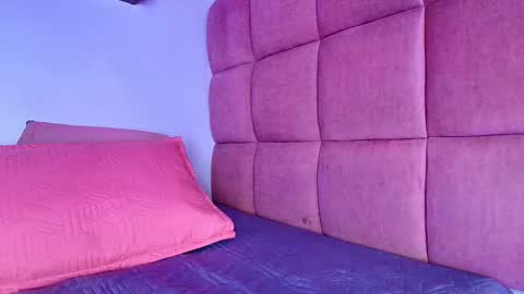 Snapshot of miia_01_ chatting on September 25, 2025, 11:58 am Mia  online show from September 25, 2025, 11:58 am