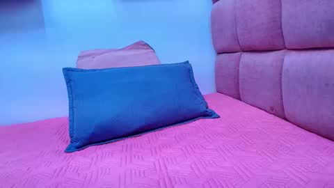 Snapshot of miia_01_ chatting on October 5, 2025, 11:52 am Mia  online show from October 5, 2025, 11:52 am