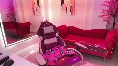 Miia  online show from April 25, 2026, 1:41 pm