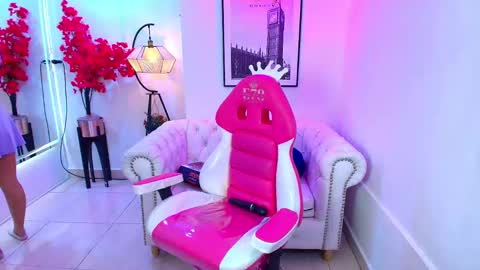 Miia online show from November 8, 2025, 7:34 pm