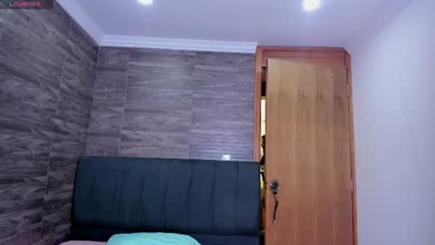 Mia online show from June 25, 2026, 2:22 am