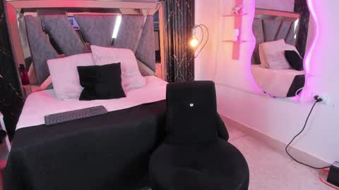 miia_deluxe_ online show from May 9, 2026, 2:06 am