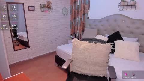 Mia Jhones online show from January 24, 2025, 11:34 pm