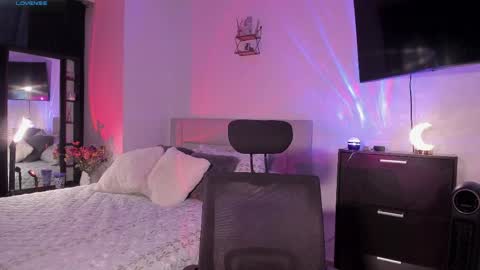 Mia Jhones online show from March 30, 2026, 2:12 am