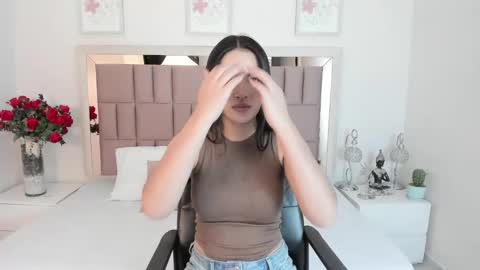 Mia  online show from February 24, 2025, 11:10 am