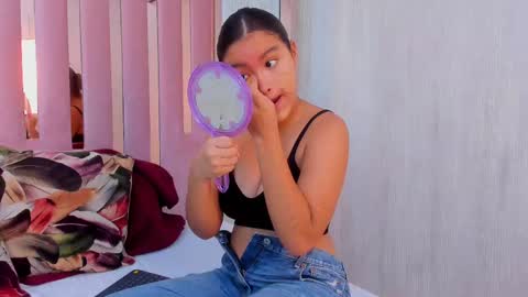 Mia  online show from September 15, 2025, 9:42 am