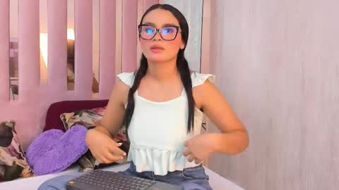 Mia  online show from October 14, 2025, 10:38 am