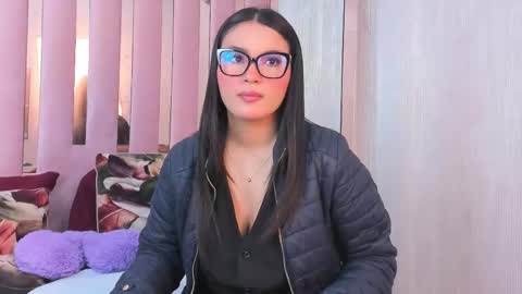 Mia  online show from October 20, 2025, 10:38 am