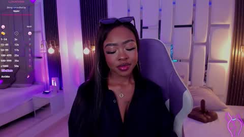 Miia Schwarz  online show from October 20, 2025, 4:13 am