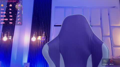 Miia Schwarz  online show from November 22, 2025, 10:31 pm