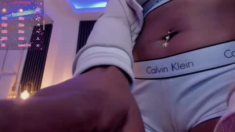 Miia Schwarz  online show from November 23, 2025, 11:21 am