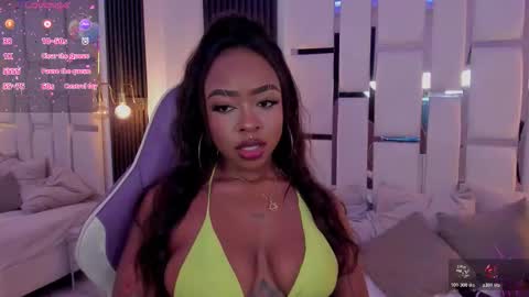 Miia Schwarz  online show from November 24, 2025, 5:40 am