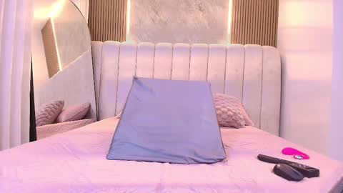 miia scoott  online show from November 24, 2025, 11:54 am